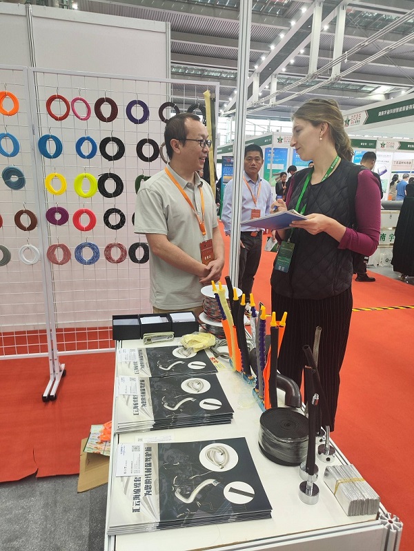 汇云海军博会“爆馆”背后：中国编织网管产业的各国进击